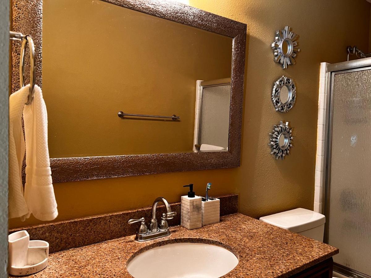 Modern Room With Shared Bathroom Alafaya Buitenkant foto